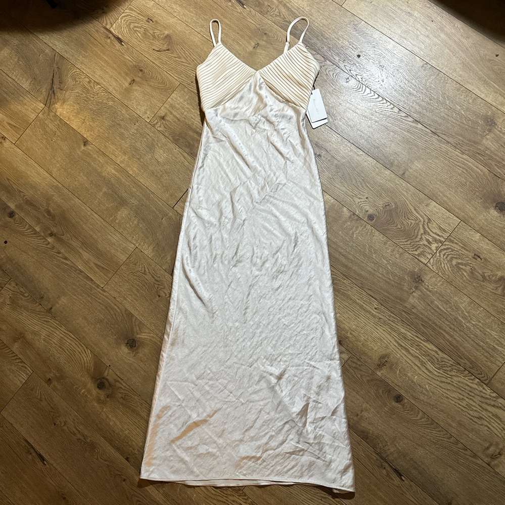 Light weight maxi dress with adjustable straps - Picture 3 of 6